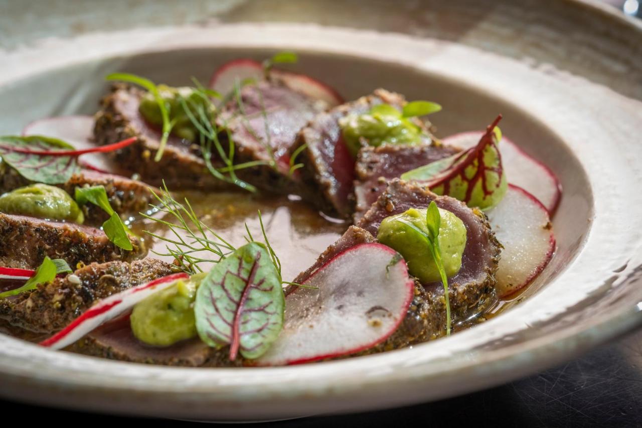 فندق كيمبتون إي بي اي سي ميامي المظهر الخارجي الصورة A dish of cured and smoked fish