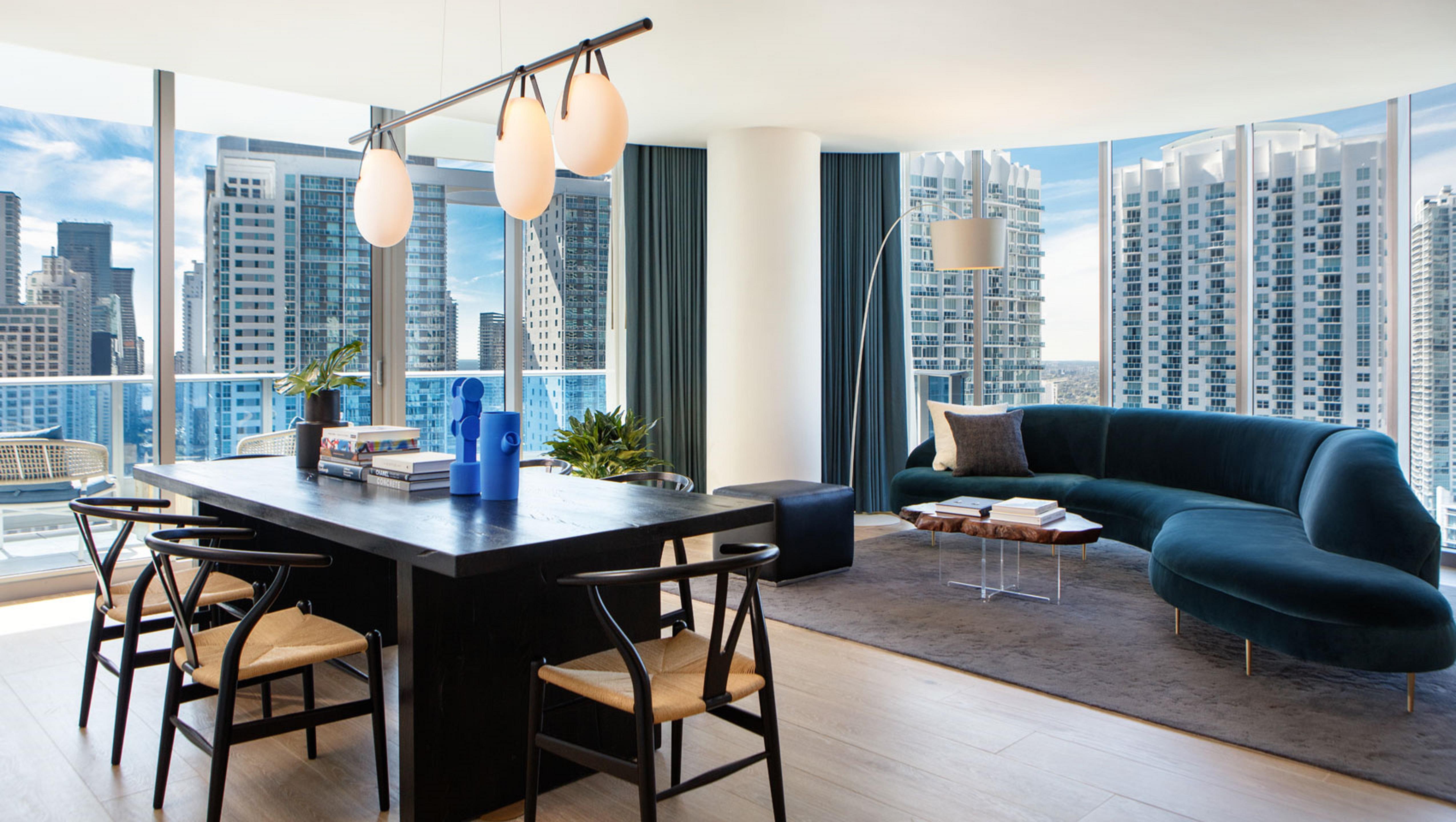 فندق كيمبتون إي بي اي سي ميامي المظهر الخارجي الصورة A living room at the Ritz-Carlton, South Beach
