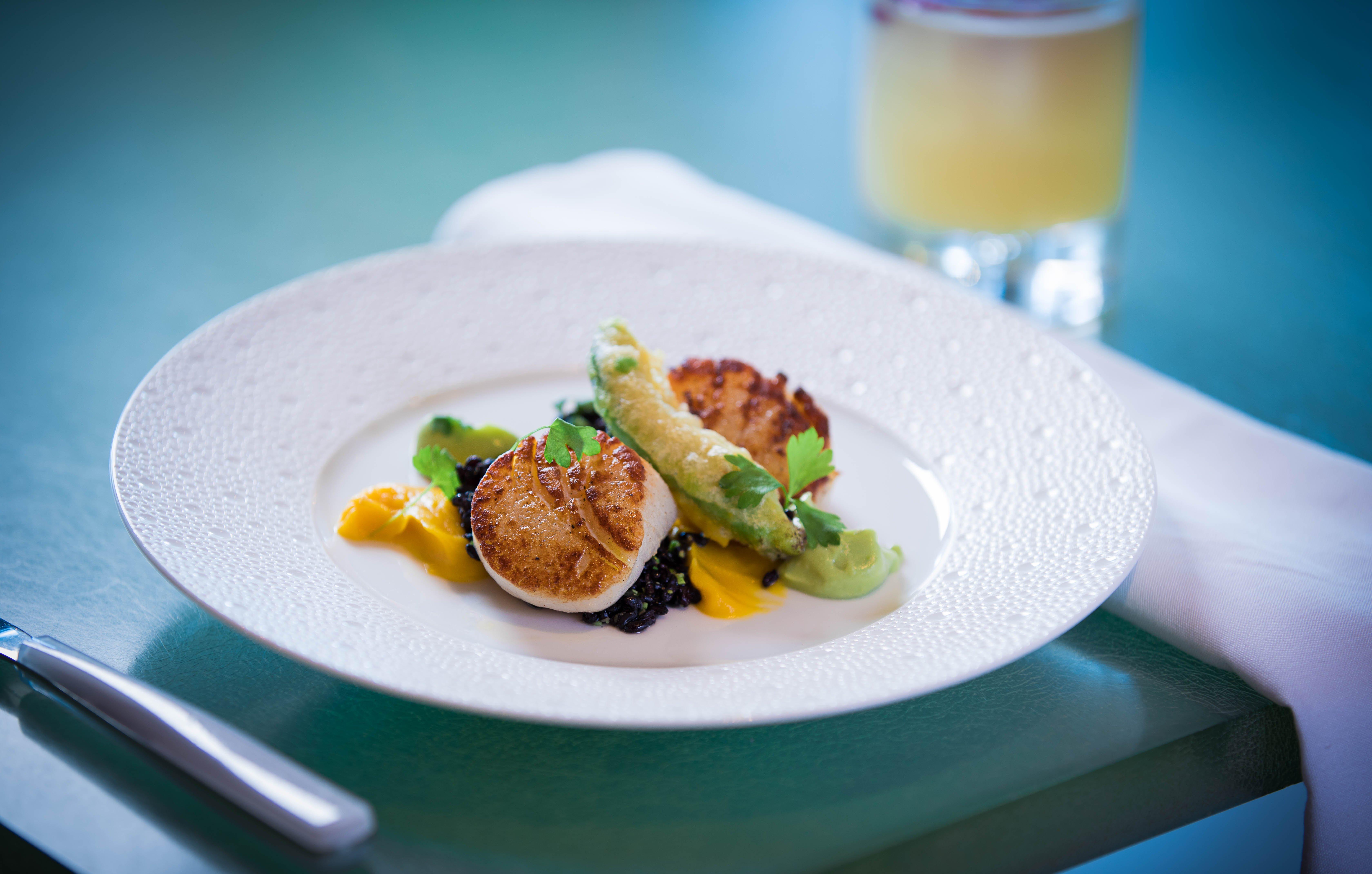 فندق كيمبتون إي بي اي سي ميامي المظهر الخارجي الصورة Scallops with black pudding and mango